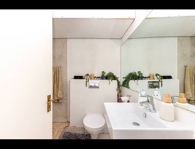 0.5 BEDROOM APARTMENT FOR SALE IN ORANJEZICHT